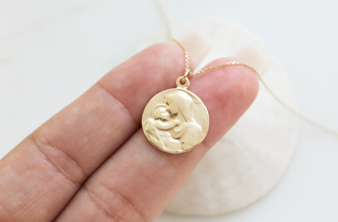 14k gold medallion pendant necklace with Jesus and Mary relief, pendant centered on chain