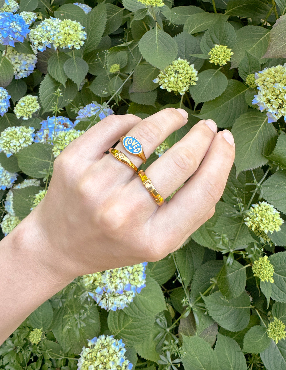 Gold ring with blue oval enamel charm