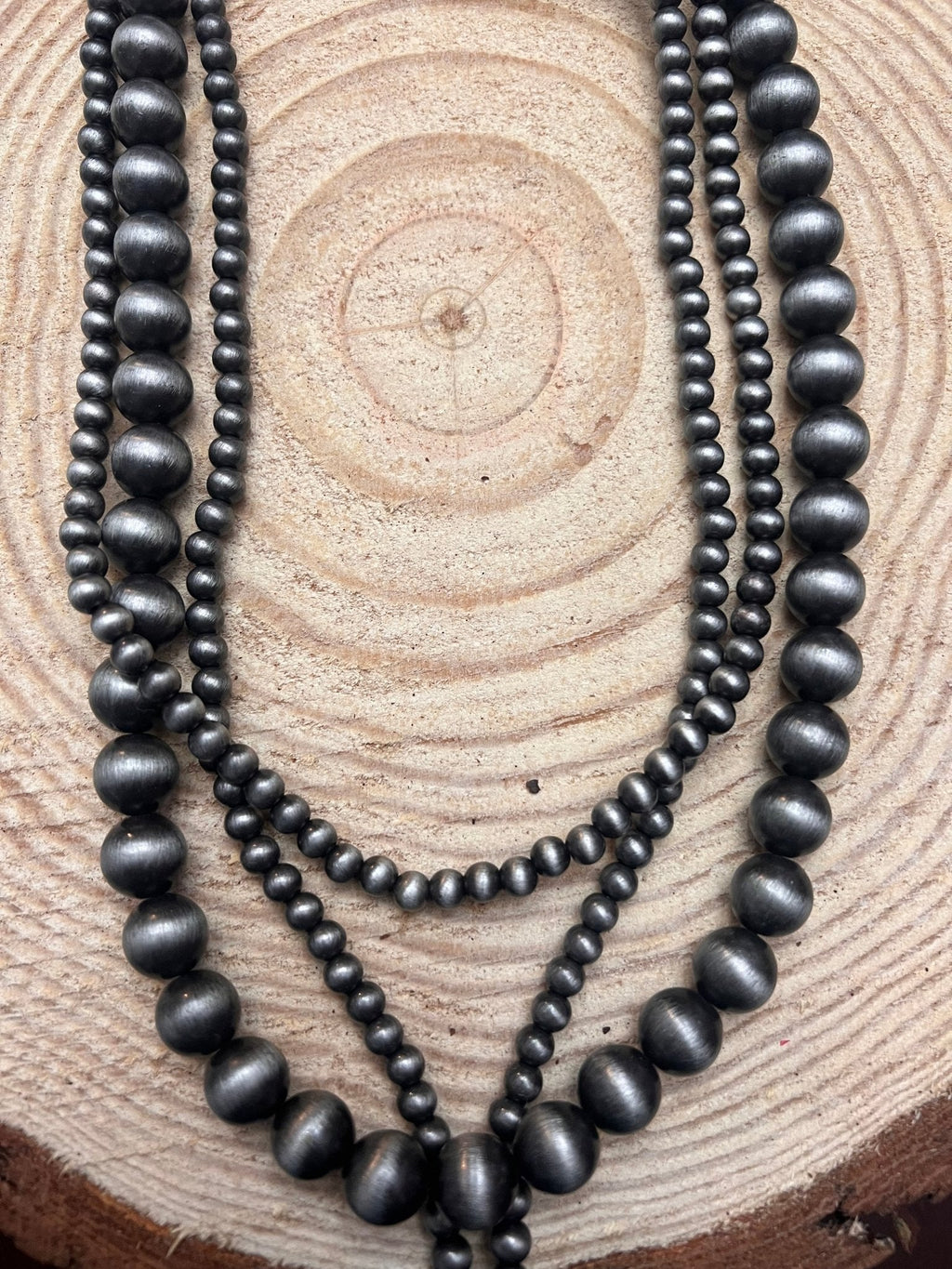 Three-layer dark faux-pearl bead necklace with rounded bead strands