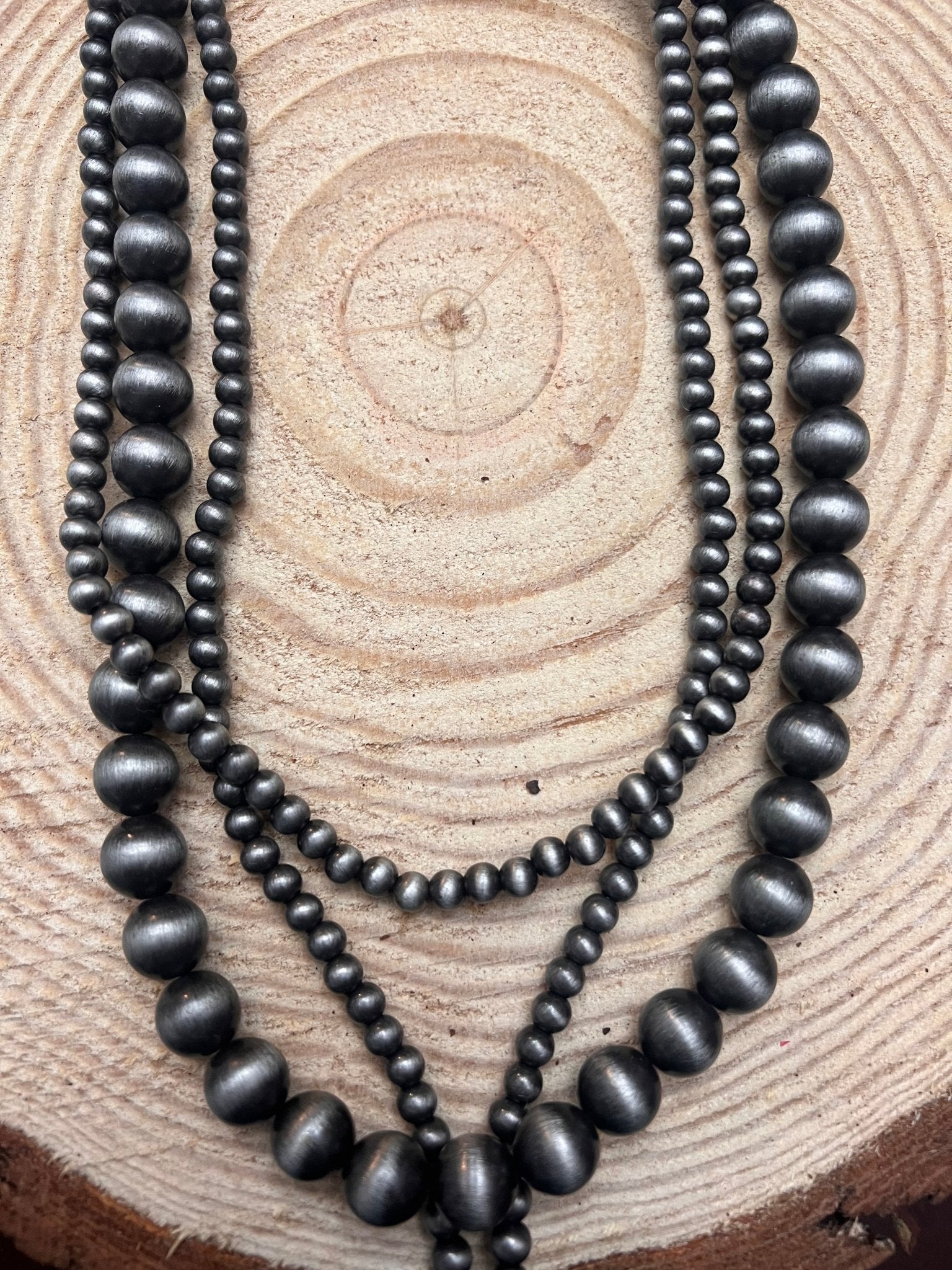 Three-layer dark faux-pearl bead necklace with rounded bead strands