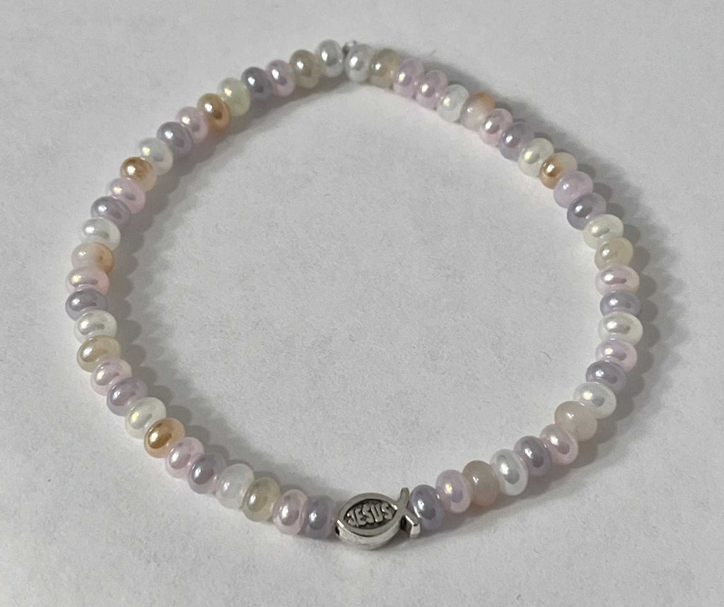 Bead bracelet with light purple and white beads and a round silver Jesus charm