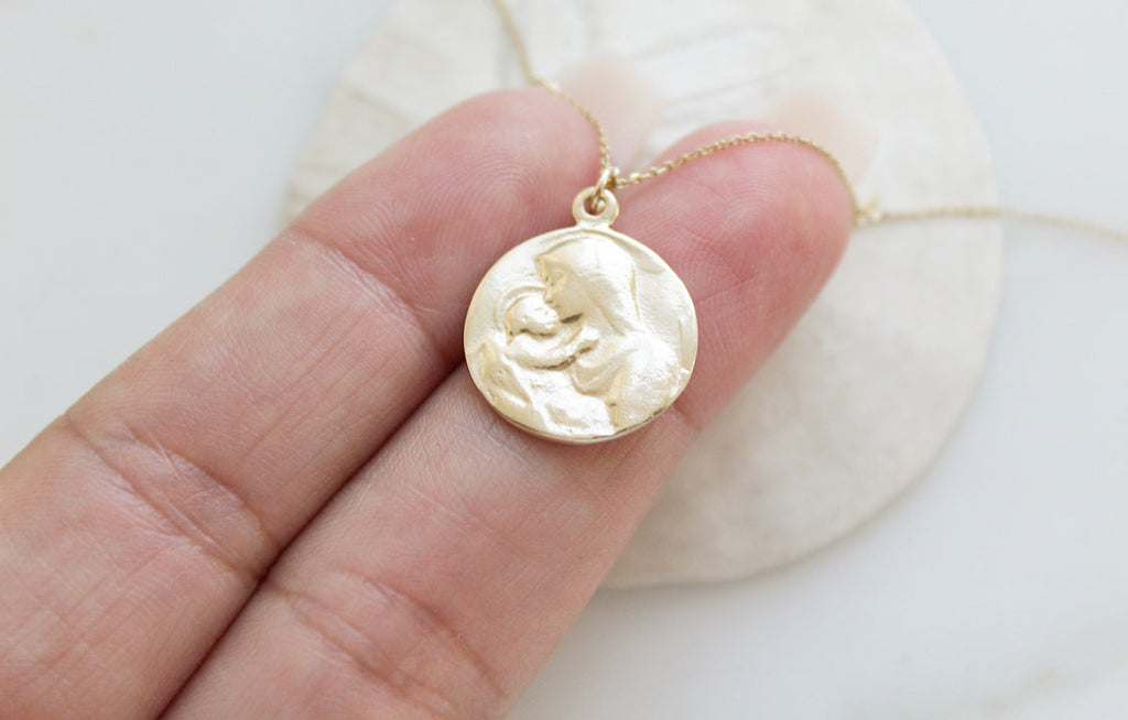 14k gold medallion pendant necklace with Jesus and Mary relief, round pendant close-up