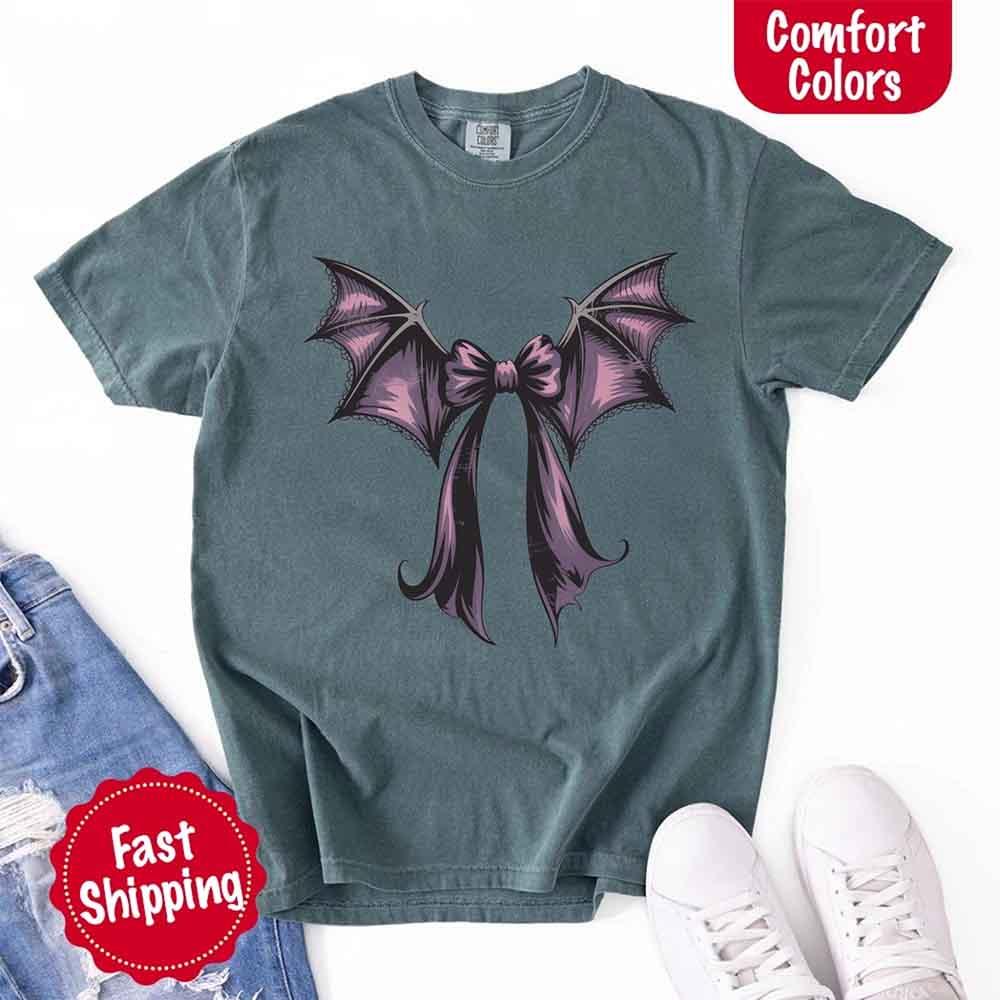 Teal bat bow graphic T-shirt, short sleeves and crew neck