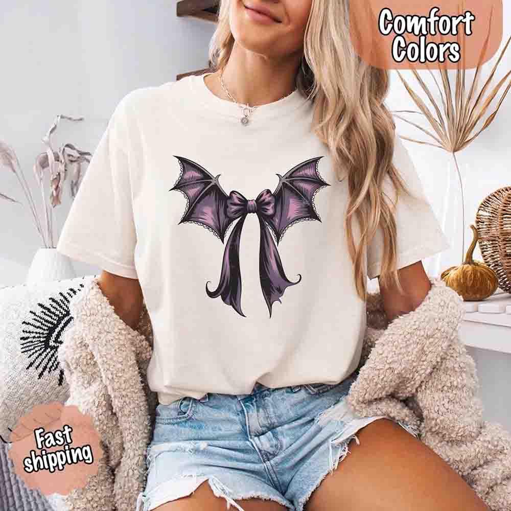 White bat bow graphic T-shirt, short sleeves and crew neck