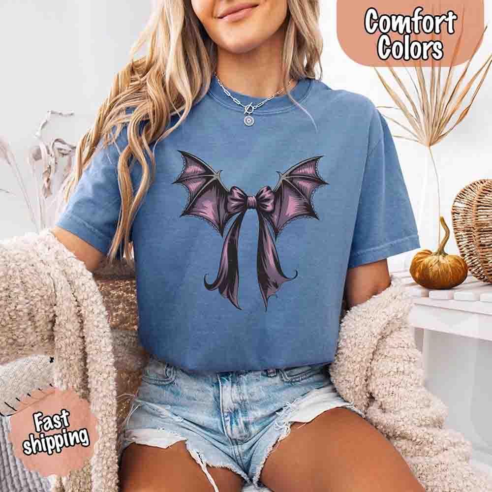 Blue jean bat bow graphic T-shirt, short sleeves and crew neck