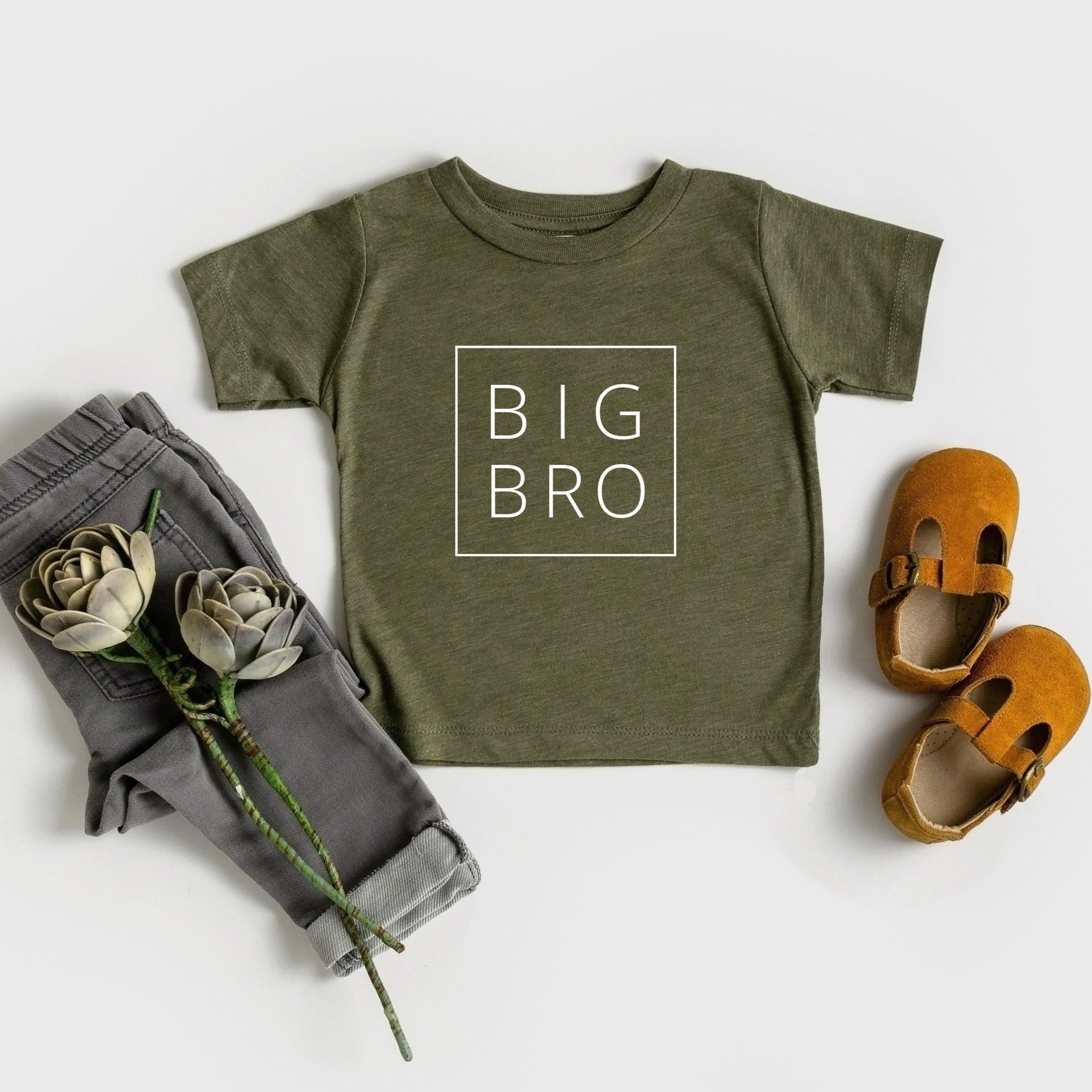 Olive baby kids T-shirt with BIG BRO square front print