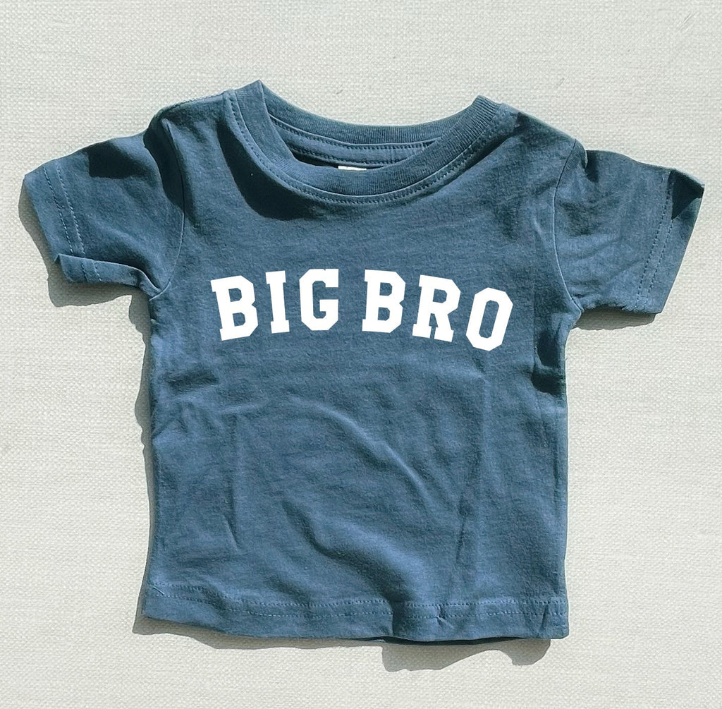 Blue baby T-shirt with "BIG BRO" print, short sleeves, crew neck