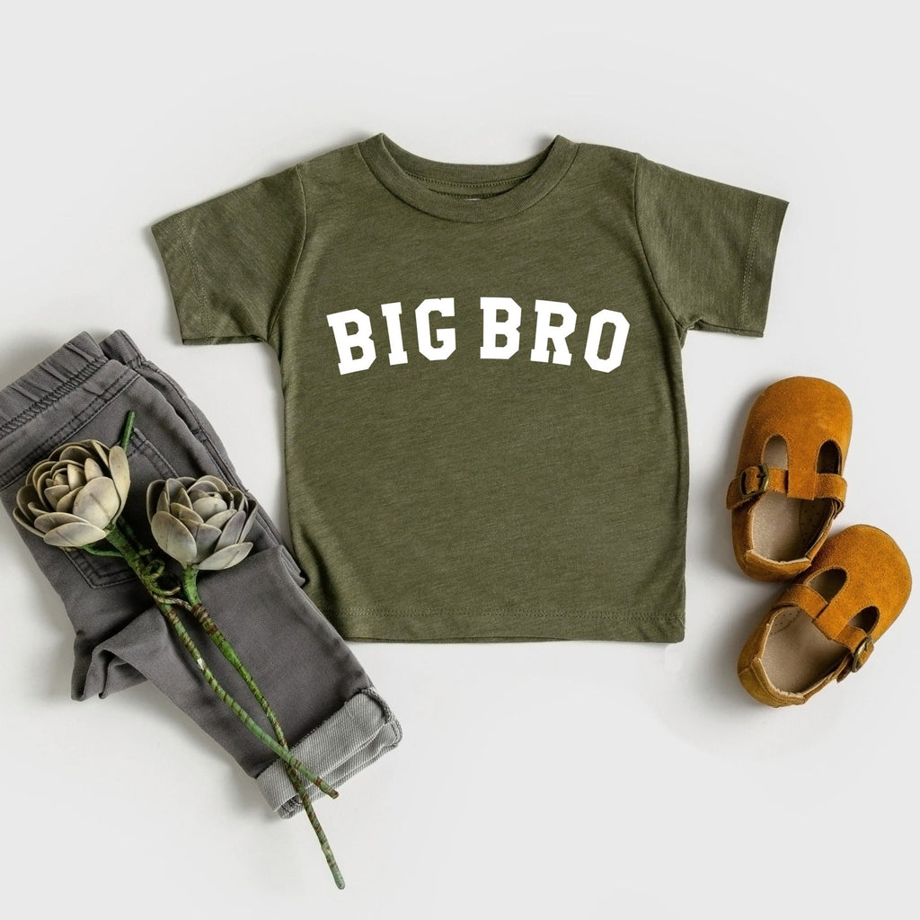 Olive baby T-shirt with "BIG BRO" print, short sleeves, crew neck