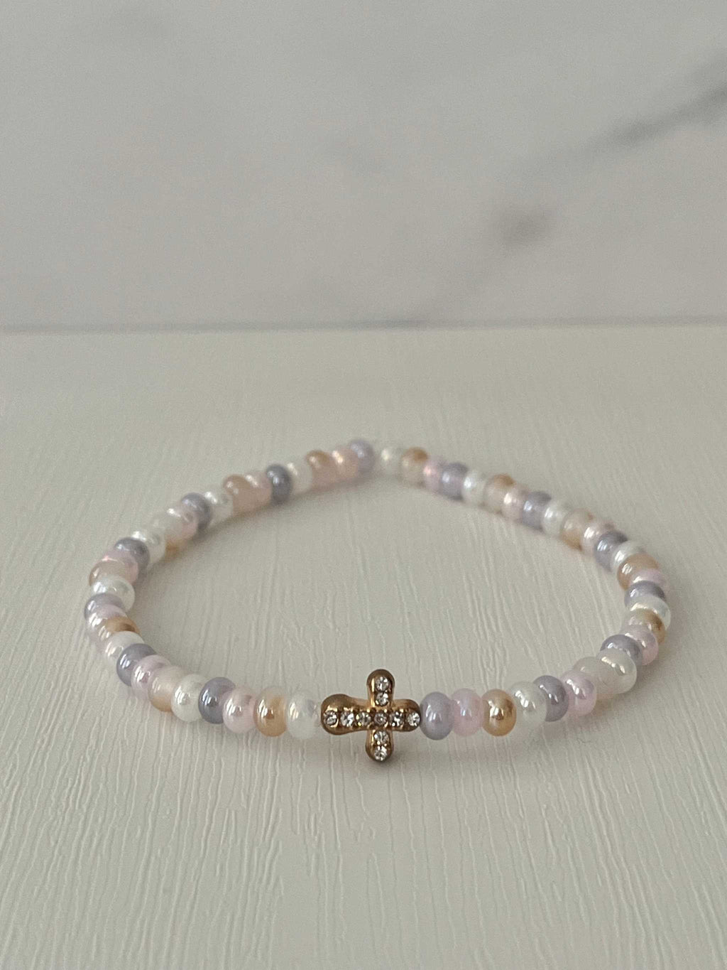 Freshwater pearl bead bracelet with lilac beads and gold cross centerpiece