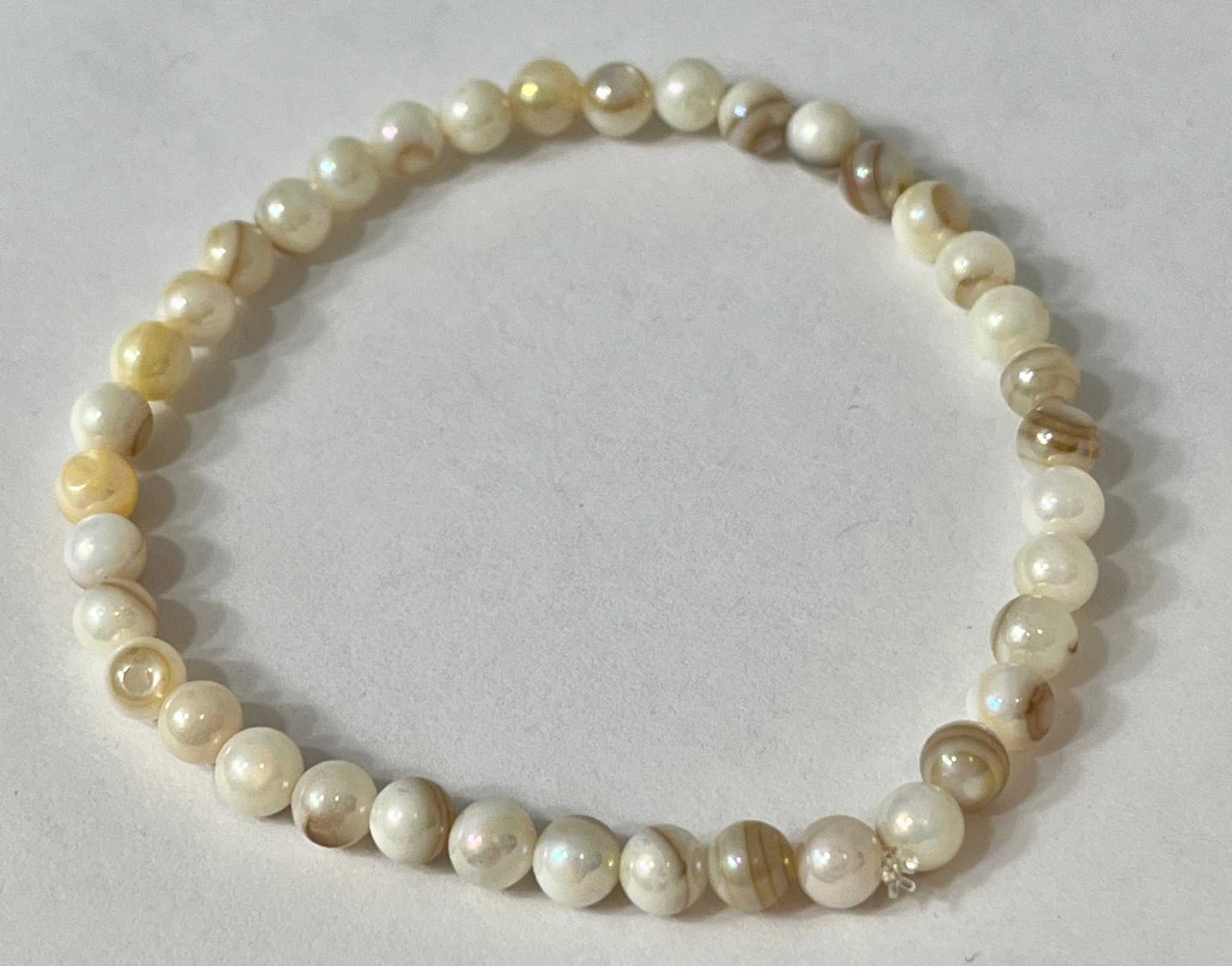 Freshwater pearl bead bracelet with ivory and white round pearl beads
