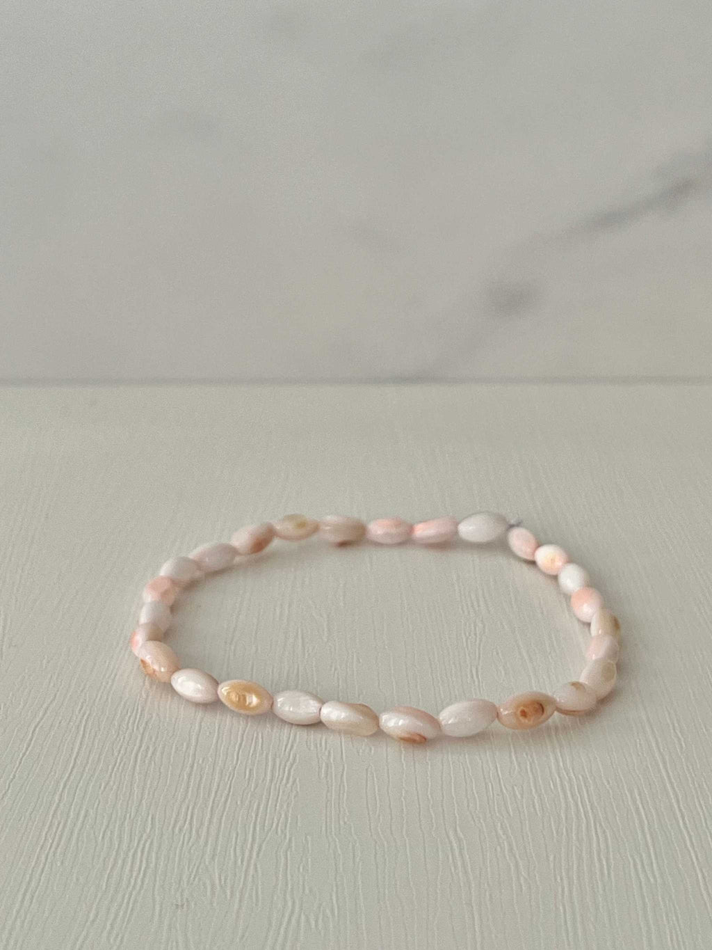 Freshwater pearl bead bracelet with pink and white oval pearl beads