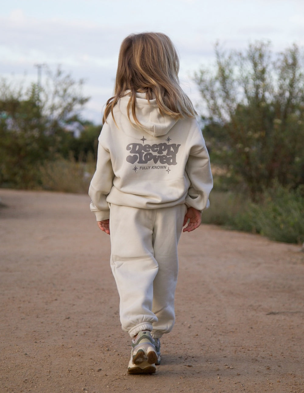 Kids hoodie in off-white with front “Sleepy Loved” heart and star graphic
