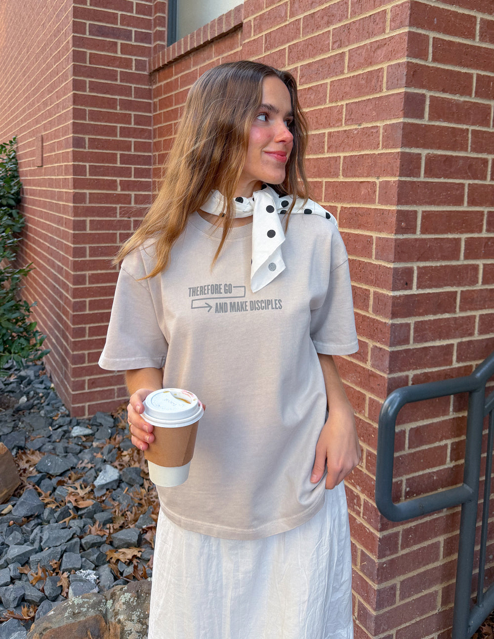 Heavyweight T-shirt, beige, with small chest text graphic