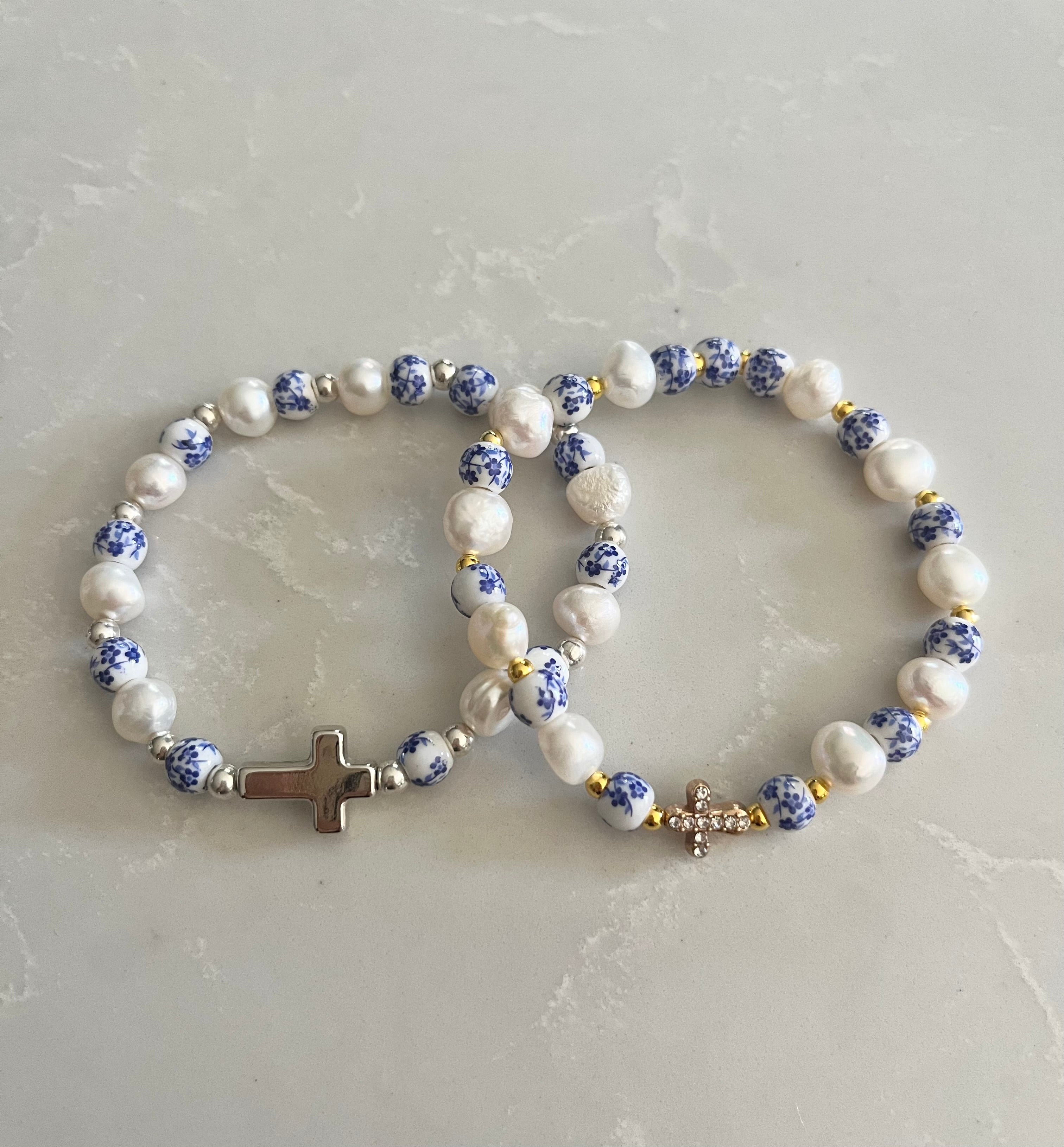 Pearl cross bracelet with blue speckled beads, white pearls, gold-tone cross charm