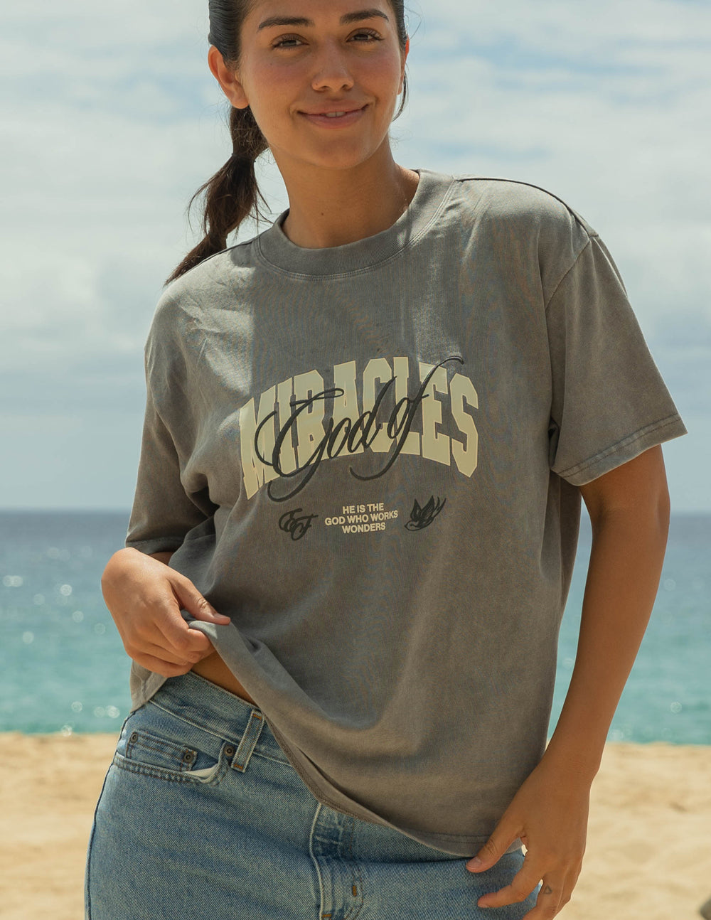 Unisex gray graphic T-shirt with crew neckline and centered chest print