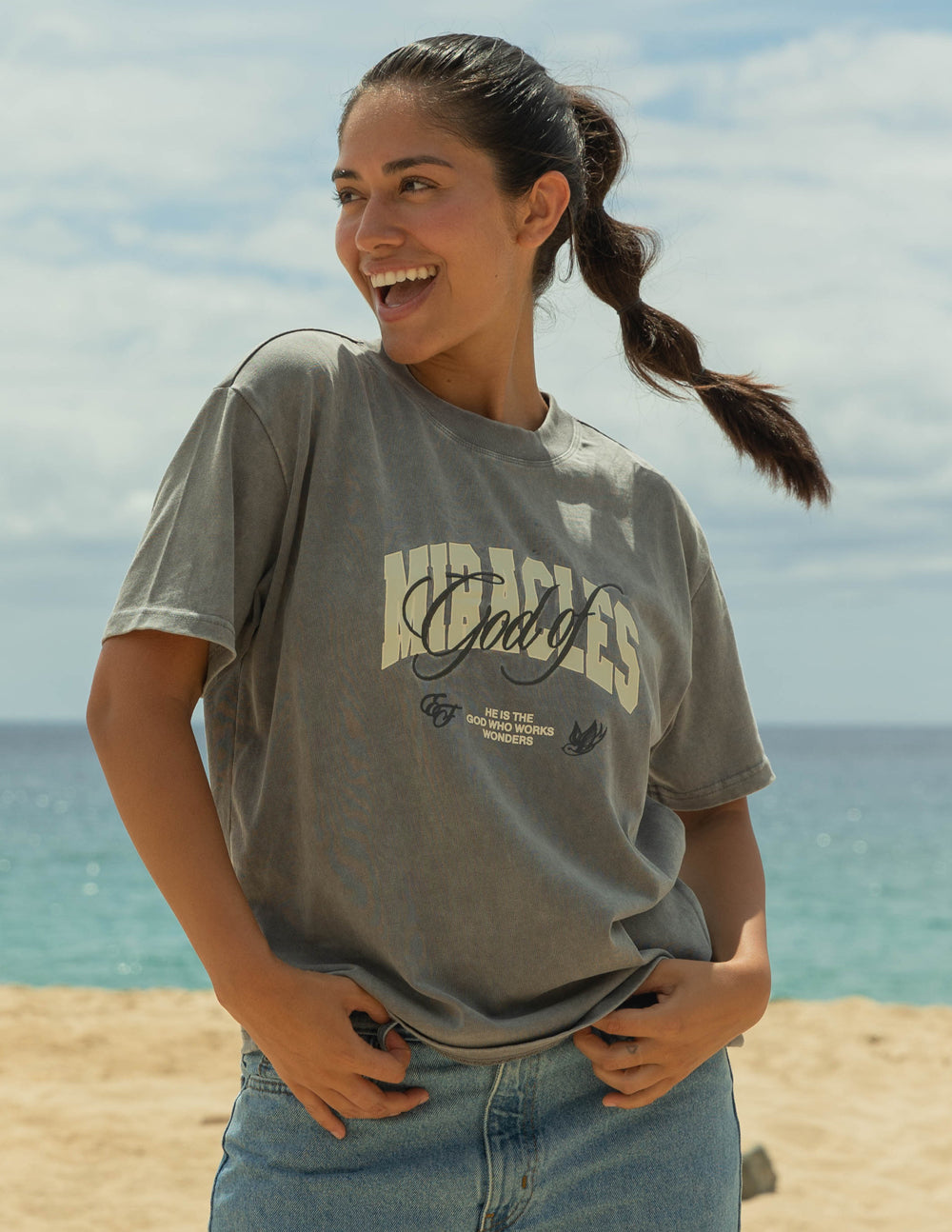Unisex gray graphic T-shirt with front logo print and crew neckline