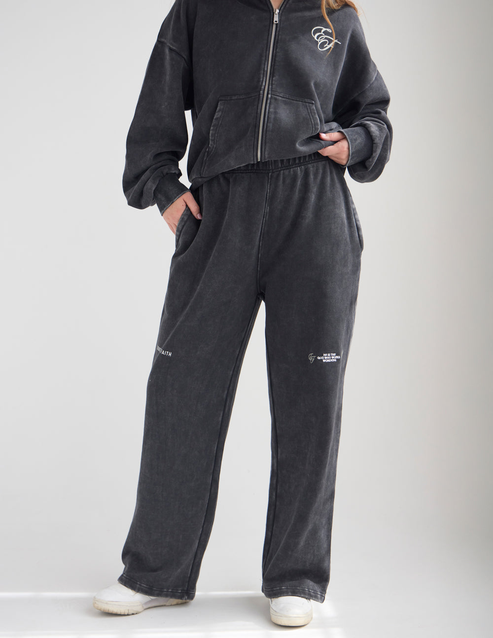 Charcoal wide-leg sweatpants with elastic waistband and embroidered thigh graphic