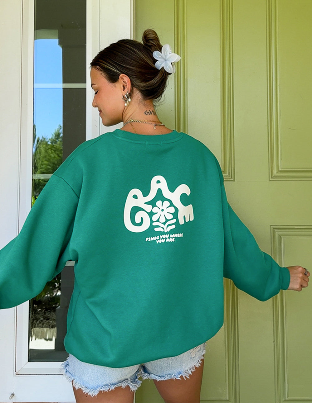 Green unisex crewneck sweatshirt, back logo and long sleeves
