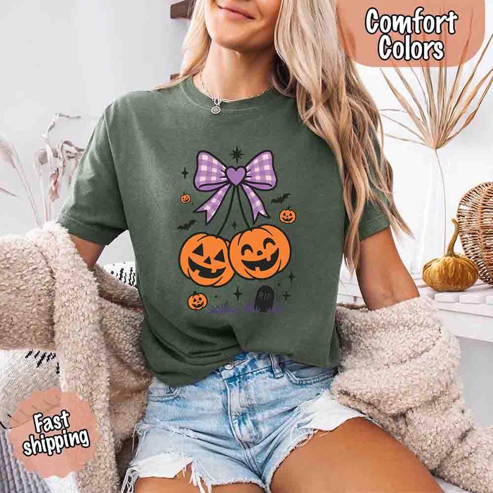 Dark green Halloween graphic T-shirt with purple bow and orange jack-o’-lantern pumpkins