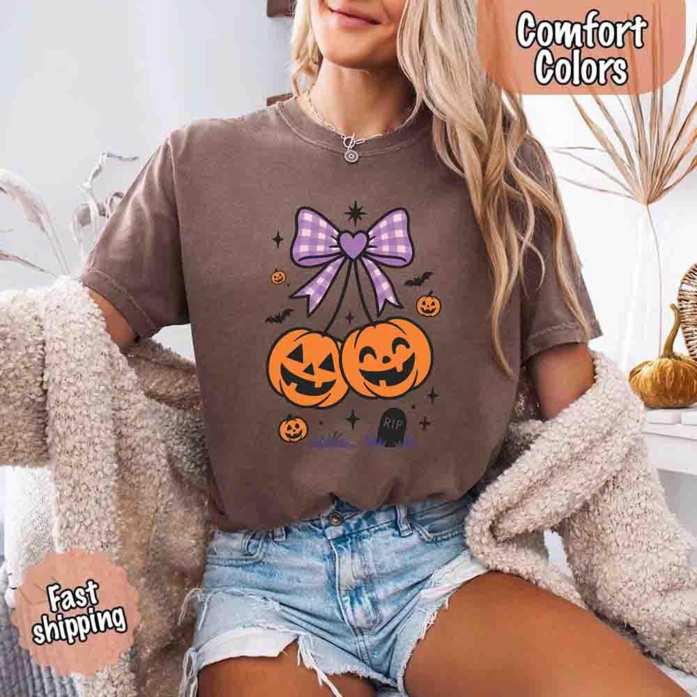 Mocha brown Halloween graphic T-shirt with bow and jack-o'-lantern pumpkins front