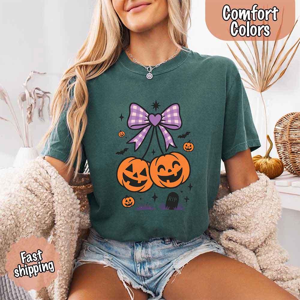 Moss green Halloween graphic T-shirt with bow and jack-o'-lantern pumpkins front