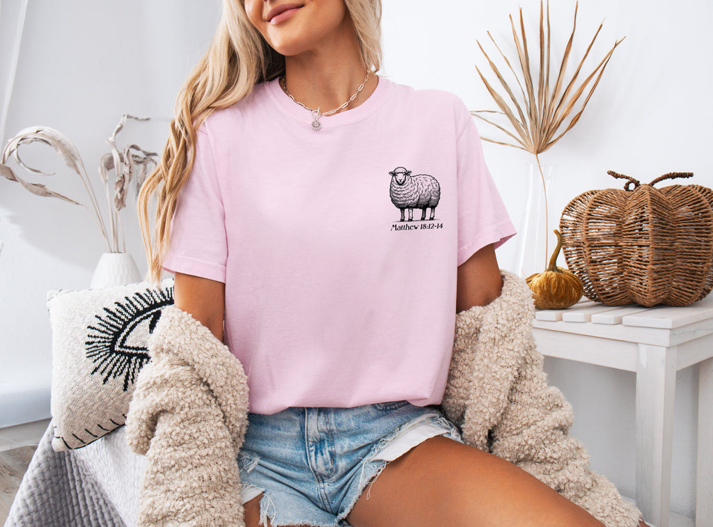 Orchid purple unisex graphic T-shirt with sheep logo on chest