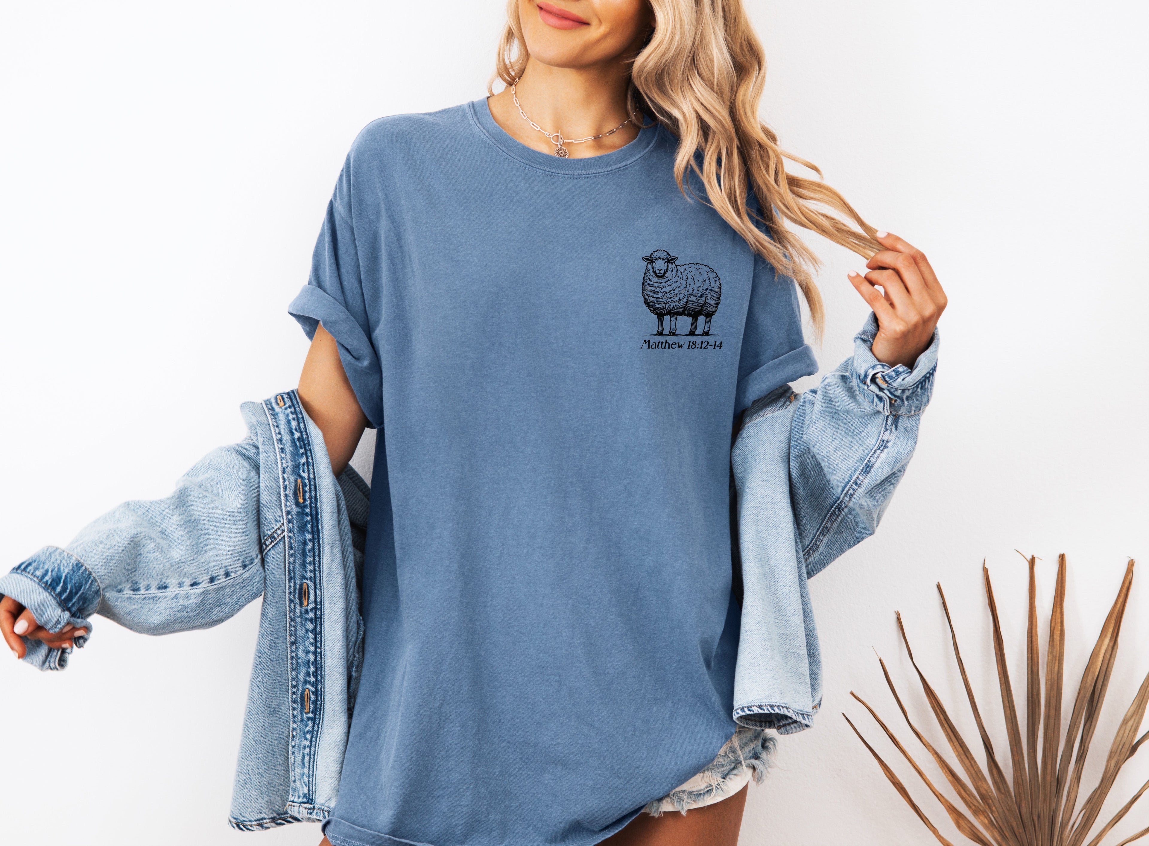 Blue jean blue unisex graphic T-shirt with sheep logo on chest