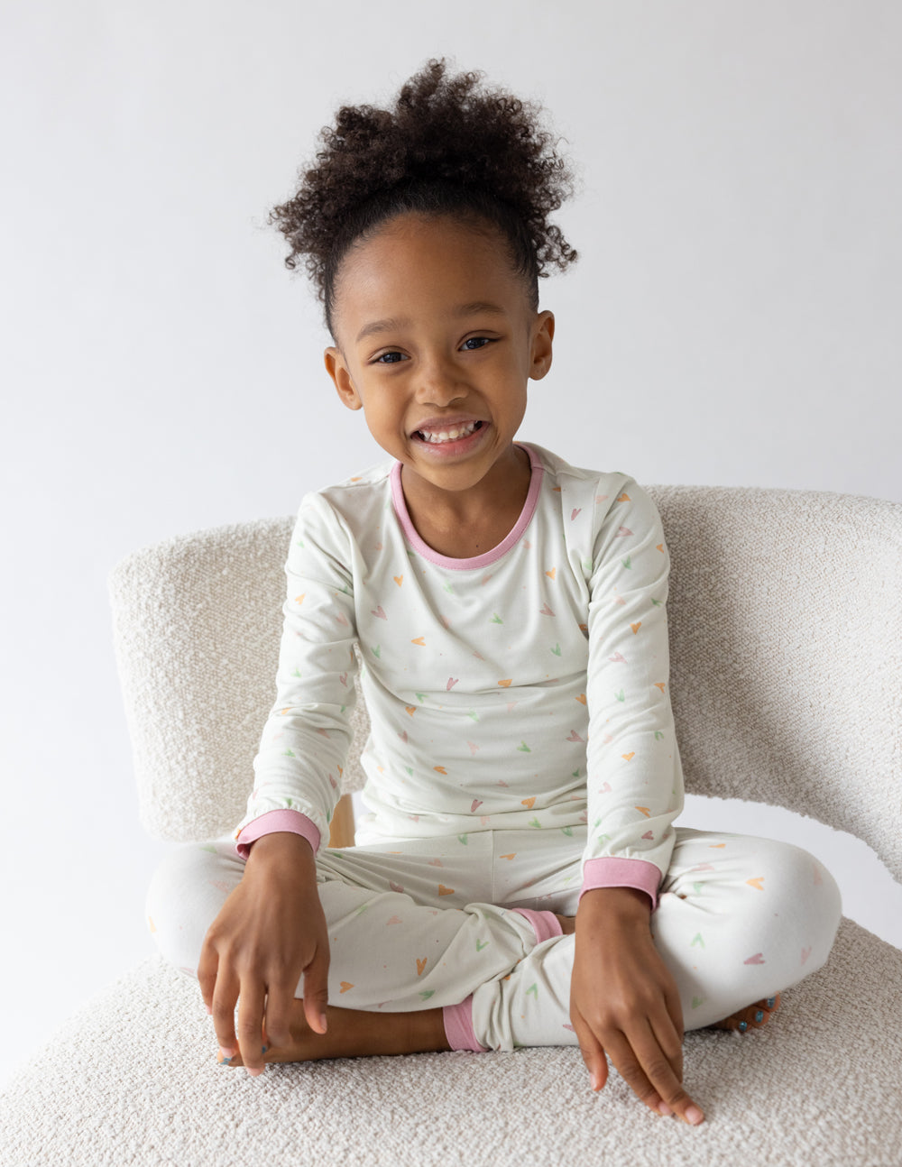 Kids bamboo pajama set with long-sleeve top and jogger pants in light cream heart print