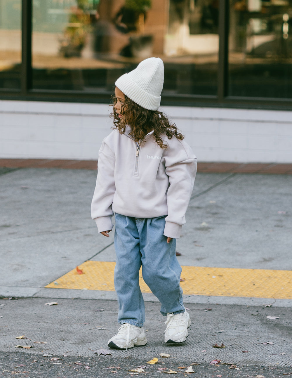 Kids half-zip sweatshirt in white, front zipper and kangaroo pocket