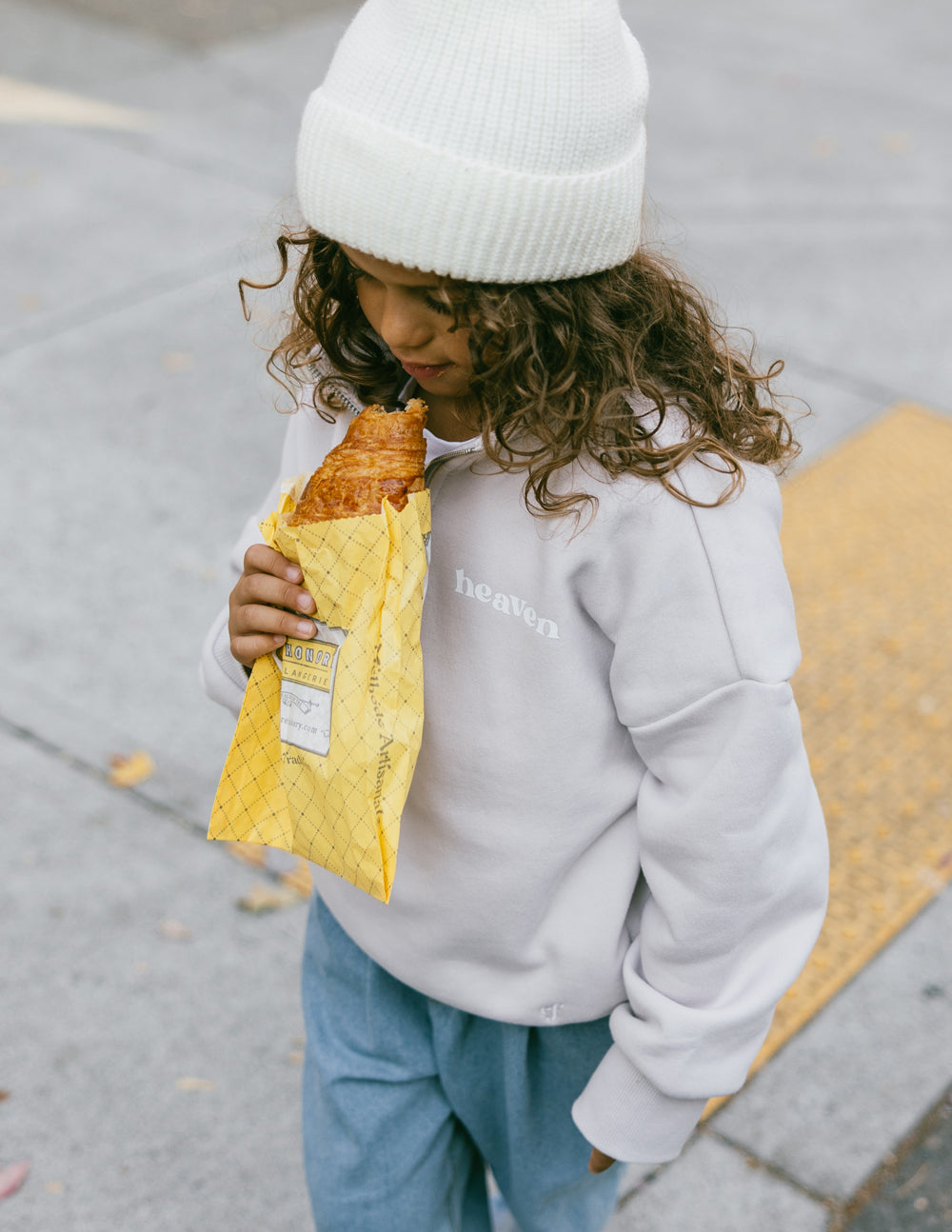 Kids half-zip sweatshirt in white with front zipper and chest logo