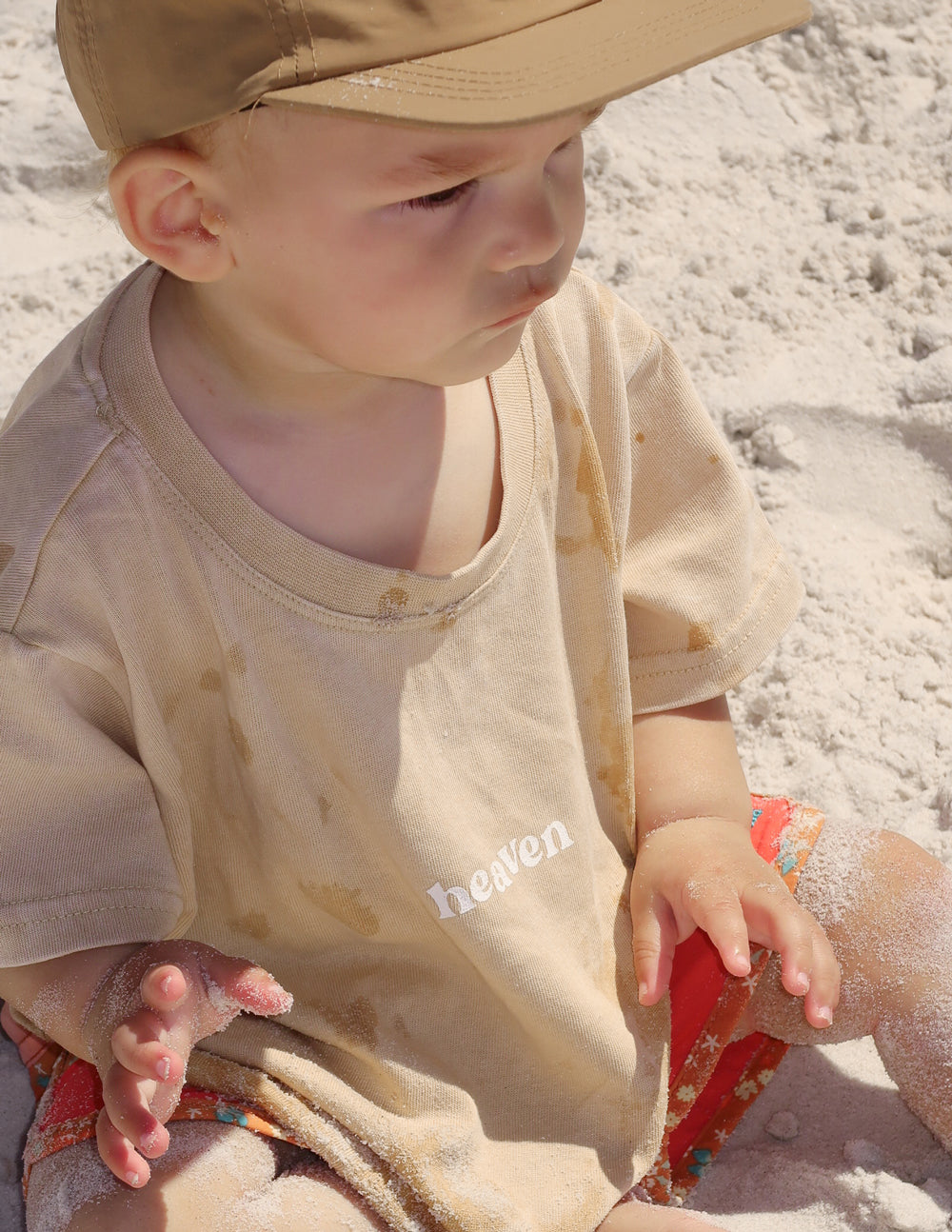 Kids tan T-shirt with 'heaven' logo print at the chest, crew neck, short sleeves