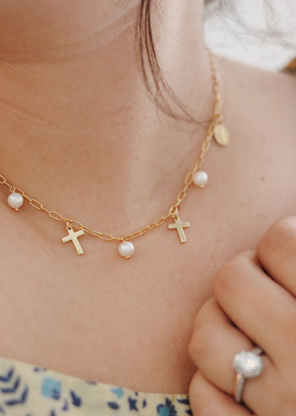 Gold chain necklace with small cross pendants and pearl beads