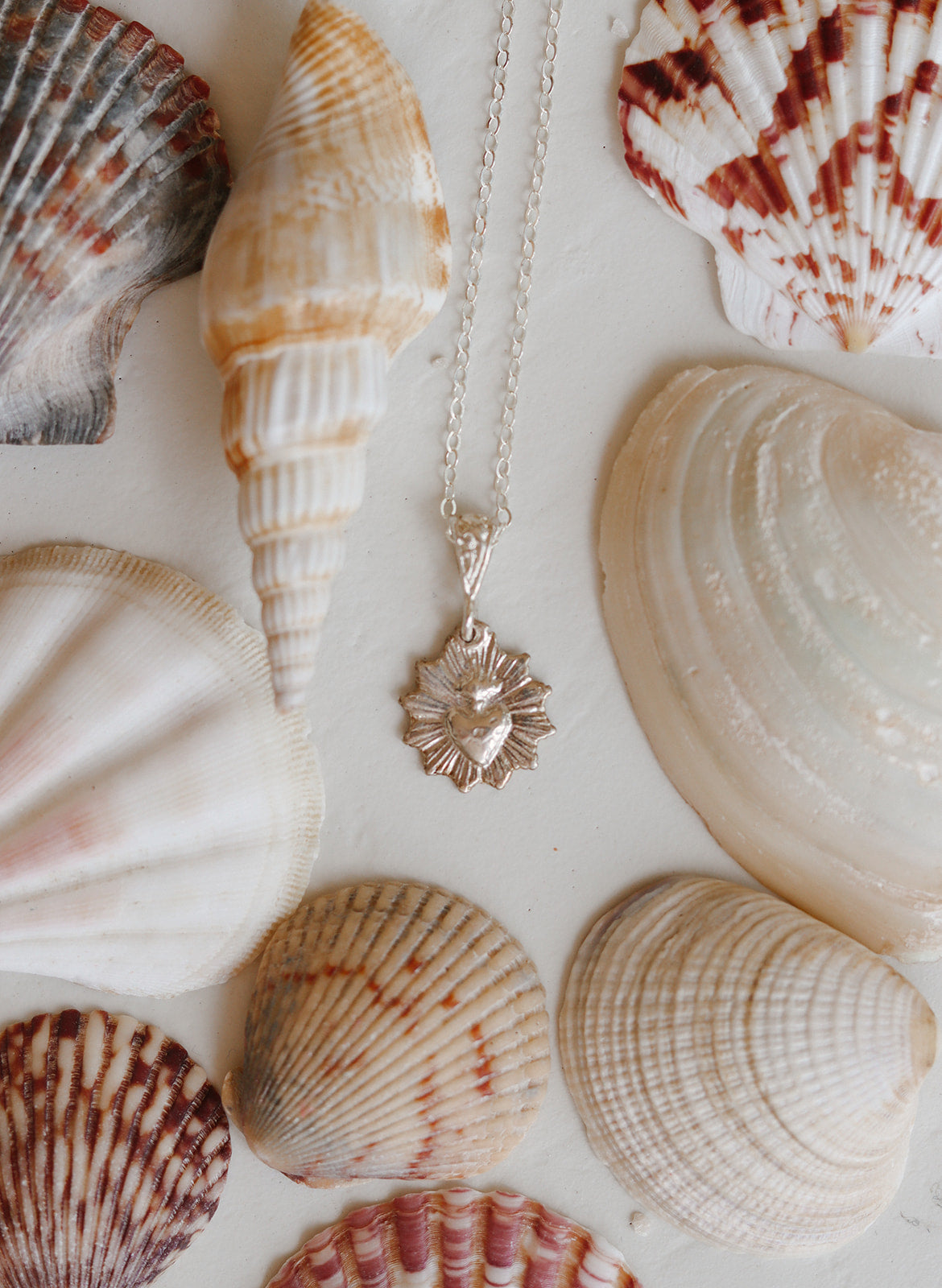 Silver scalloped heart pendant necklace with thin chain