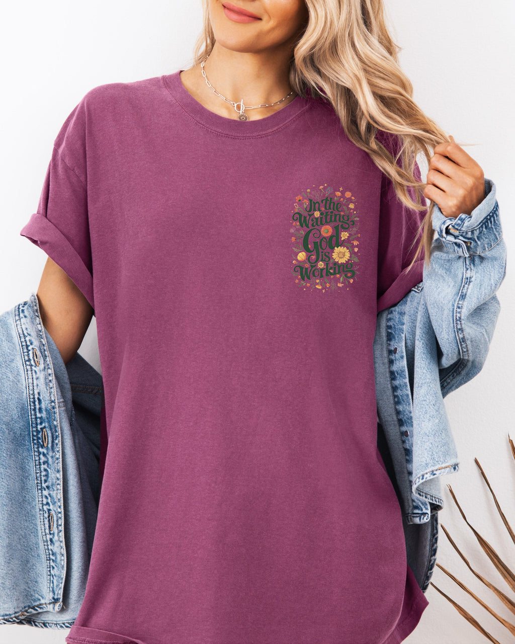 Purple women’s graphic T-shirt with short sleeves and chest logo print