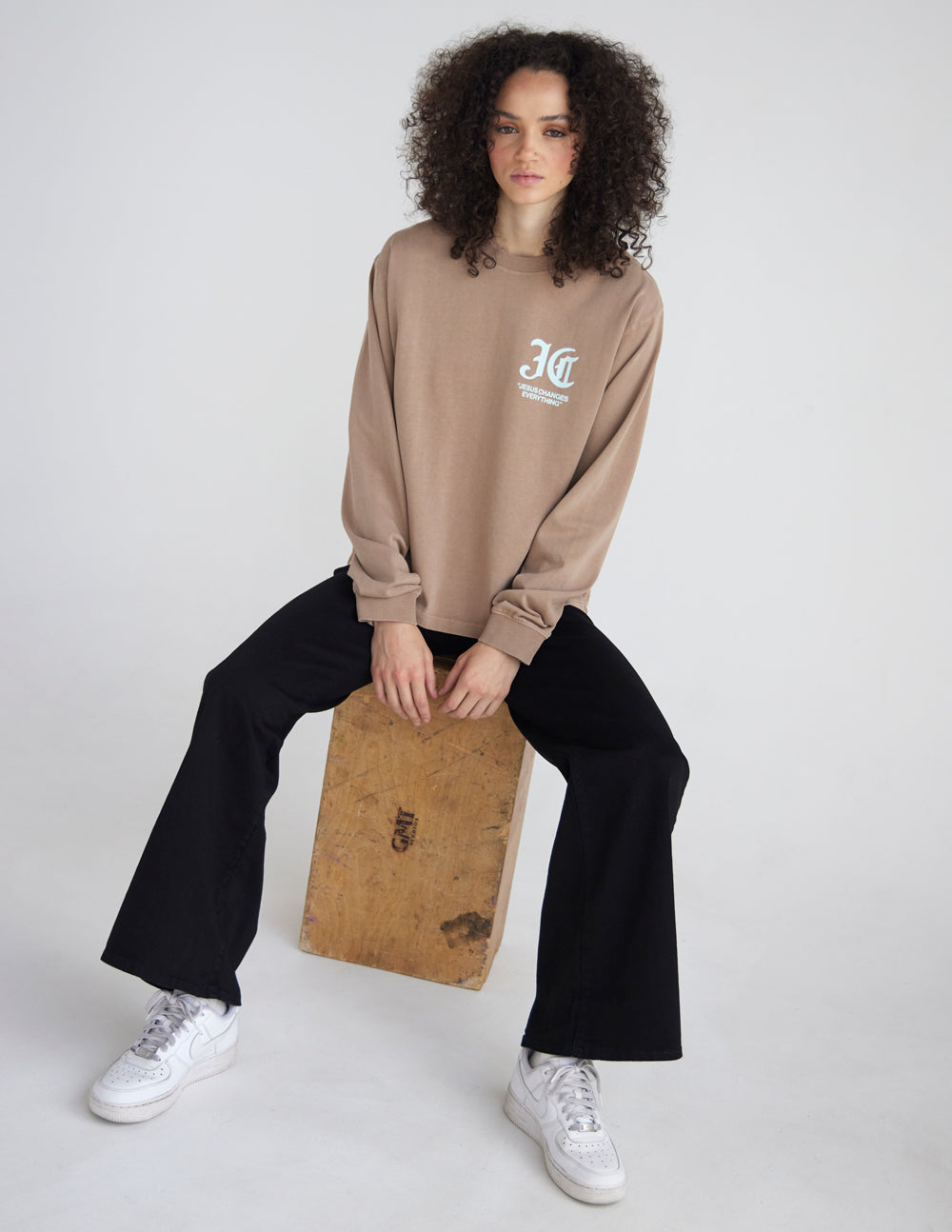 Long-sleeve heavyweight T-shirt in tan with front chest logo print