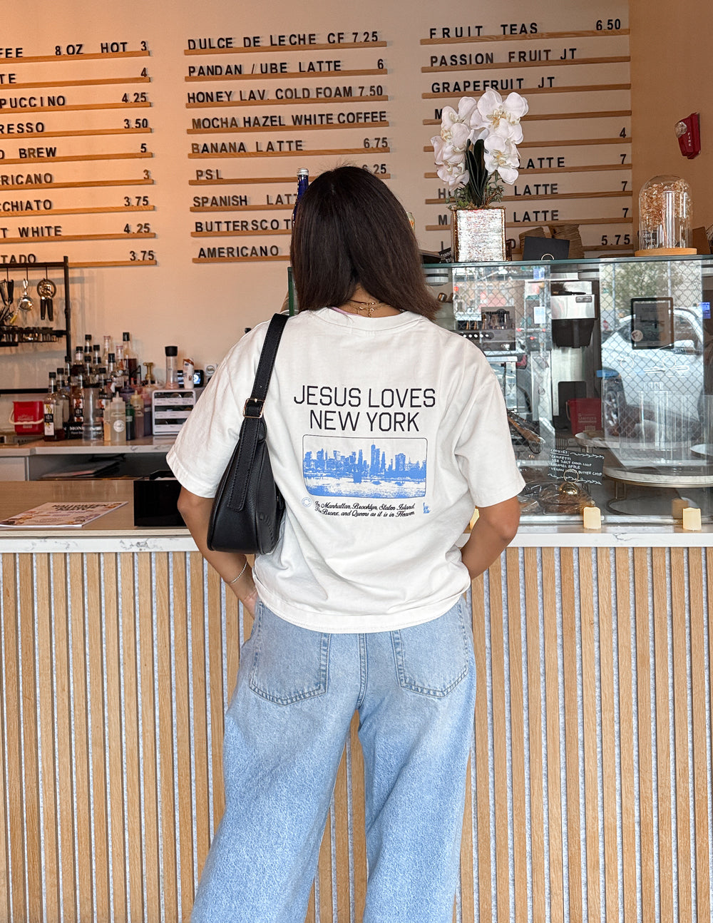 Light beige heavyweight graphic T-shirt with back New York skyline text