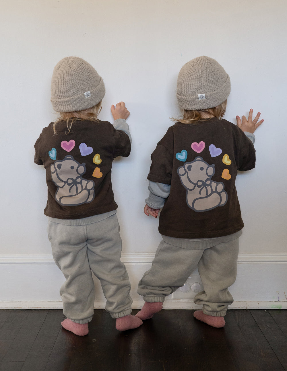 Kids brown T-shirt back bear graphic with hearts, rear view