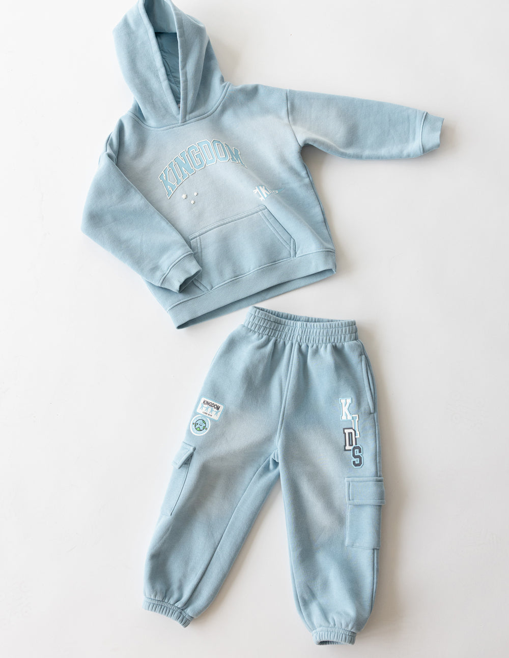 Kids light-blue cargo sweatpants, elastic cuffs and side cargo pockets