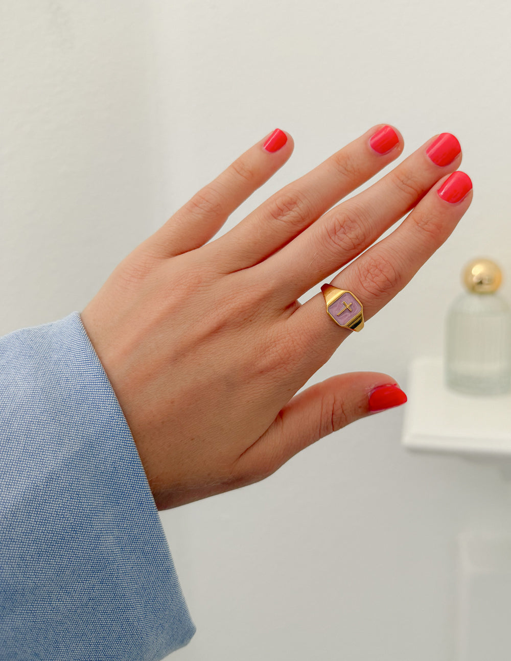 Gold-tone cross ring with lilac enamel square face