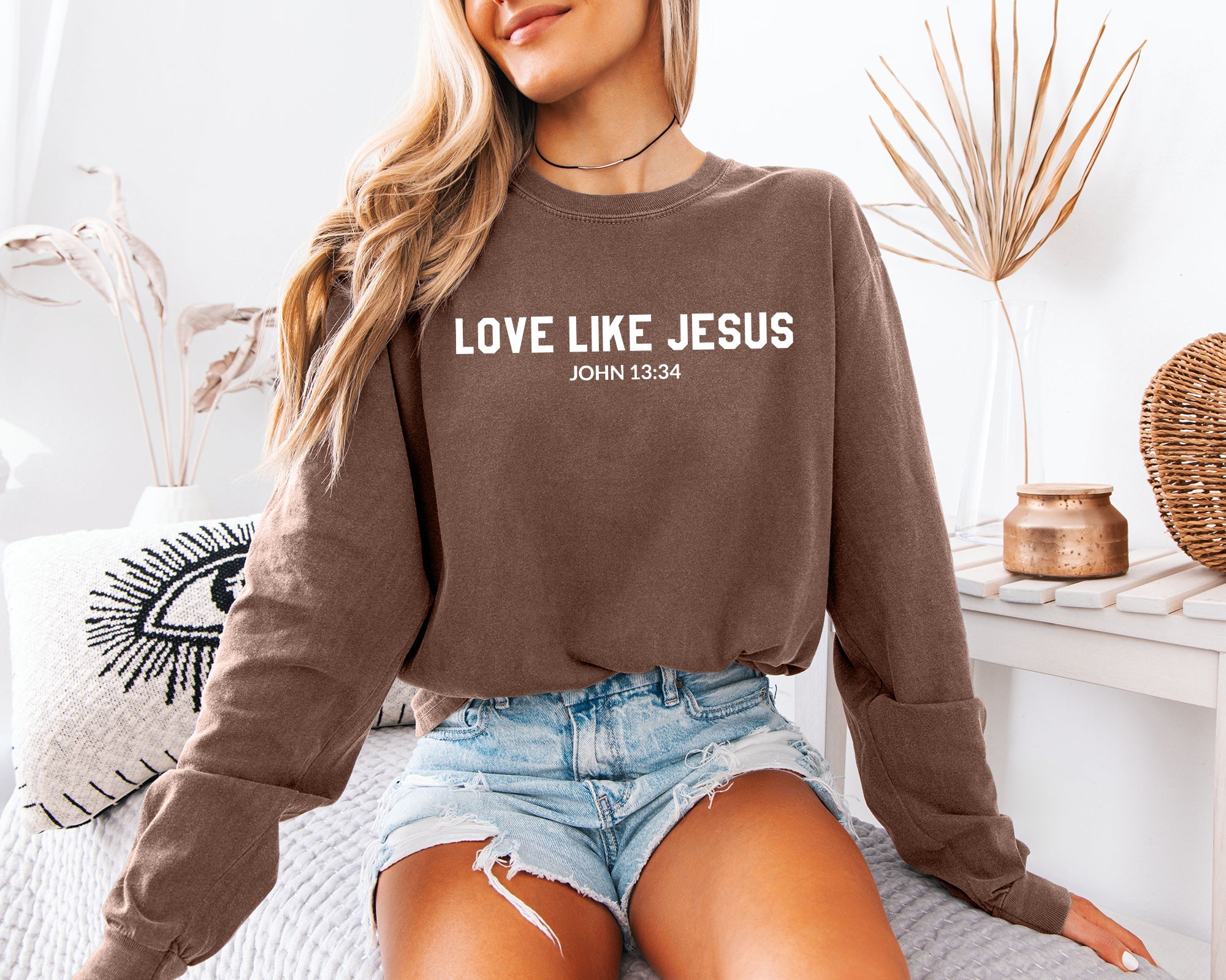 Long sleeve crewneck T-shirt in dark brown with “LOVE LIKE JESUS” front print