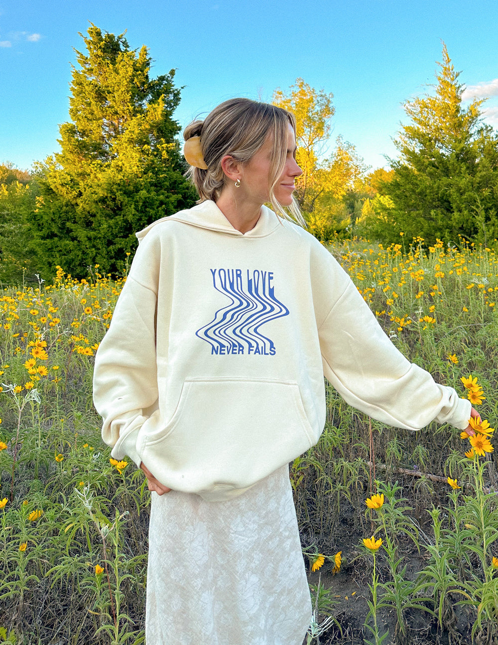 Cream unisex hoodie with hood and long sleeves