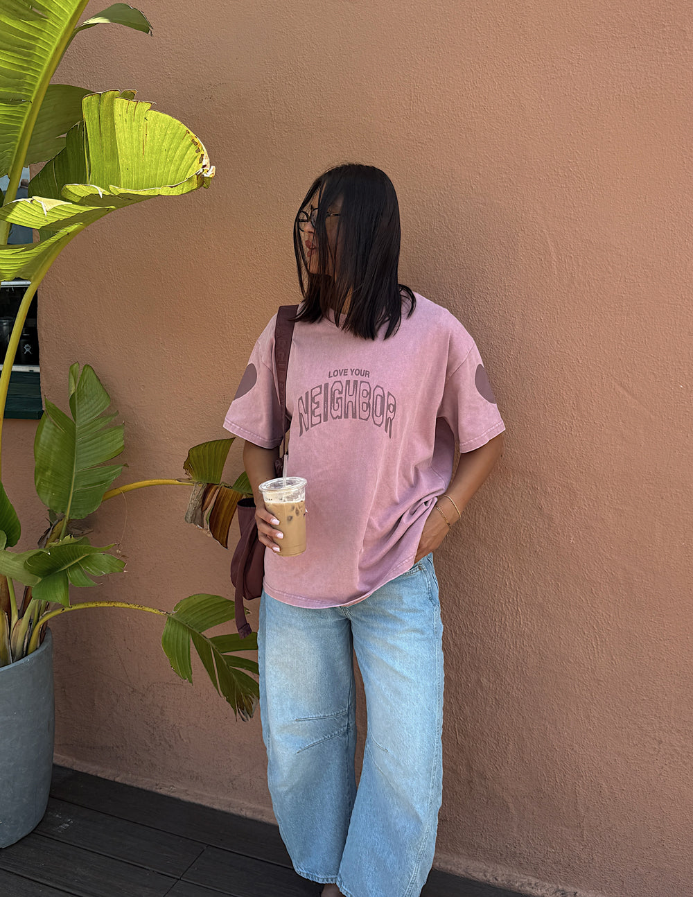 Pink heavyweight T-shirt with back 'Neighbor' graphic and crew neck