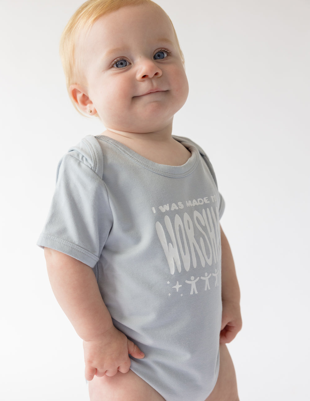 Light gray baby short-sleeve onesie with close-up 'WORSHIP' front print
