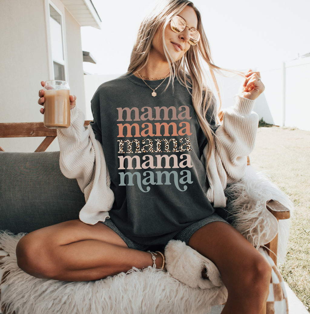 Leopard graphic mama T-shirt, black short-sleeve tee with front text design