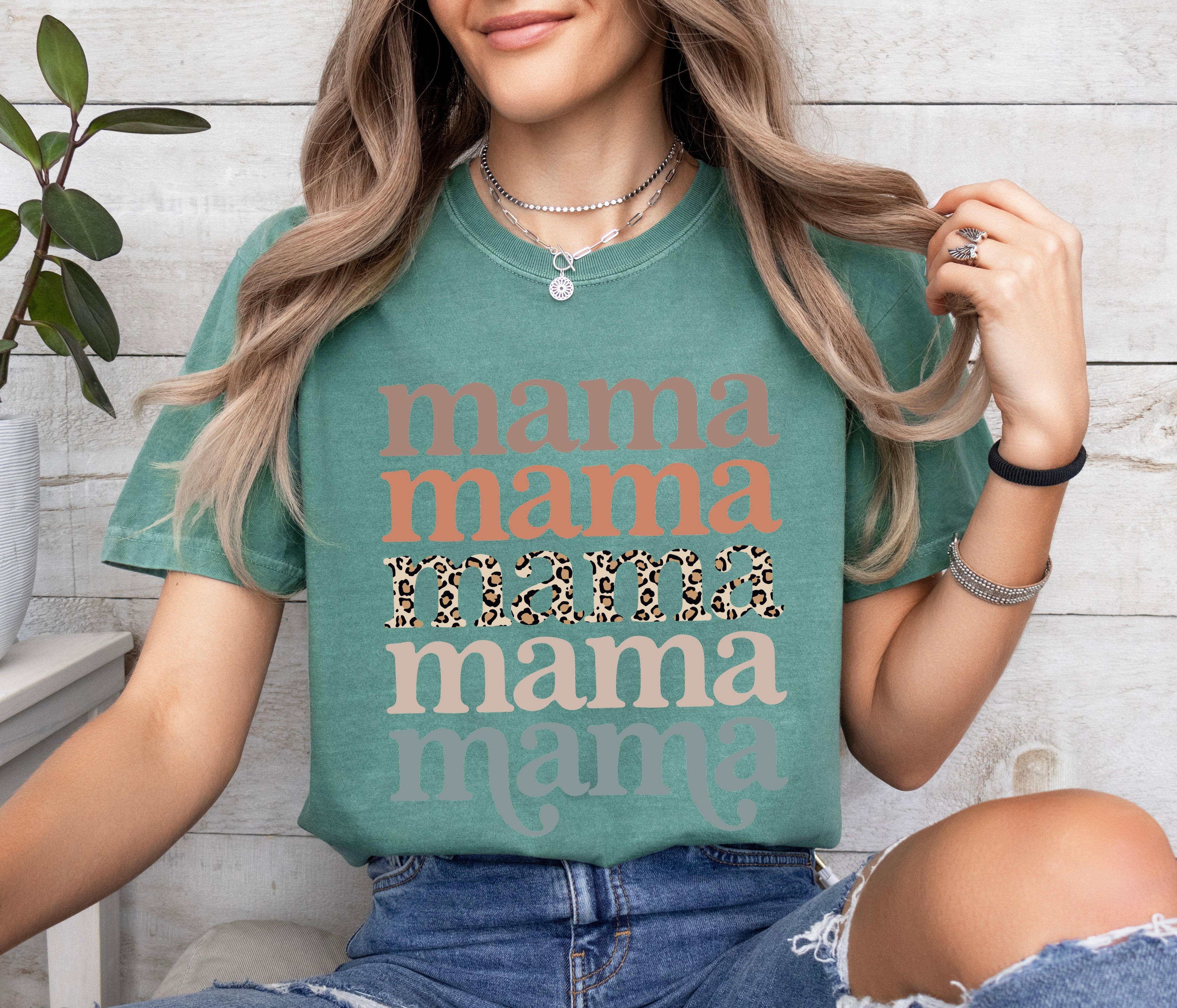 Leopard graphic mama T-shirt, deep teal short-sleeve tee with front text design