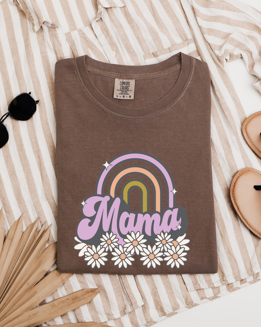 Unisex graphic T-shirt, dark brown, short sleeves with rainbow Mama design