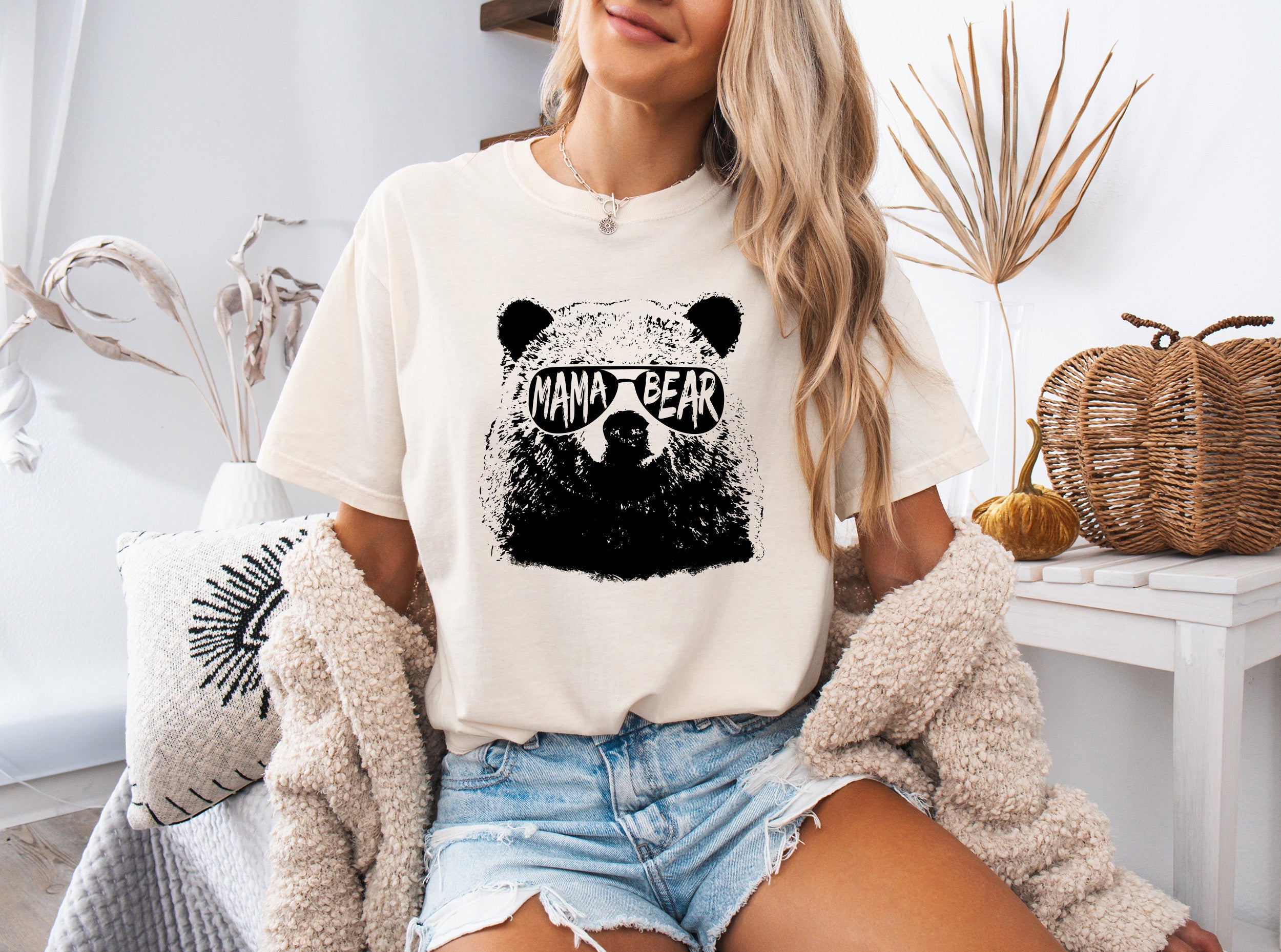 Garment-dyed T-shirt in white with black bear graphic on the chest