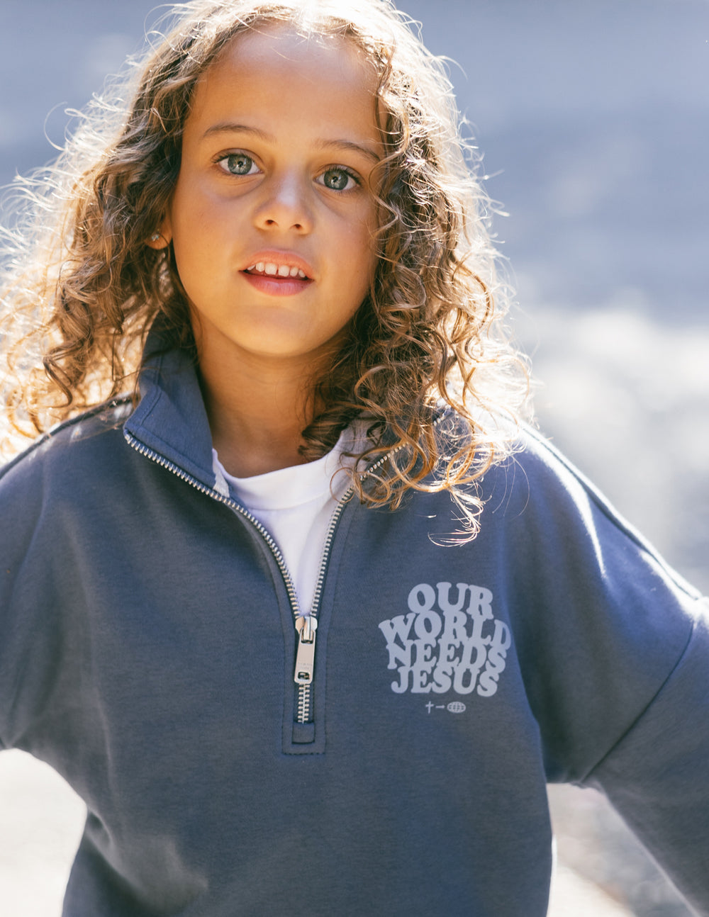 Kids half-zip sweatshirt in dark blue with front logo and small zip pull