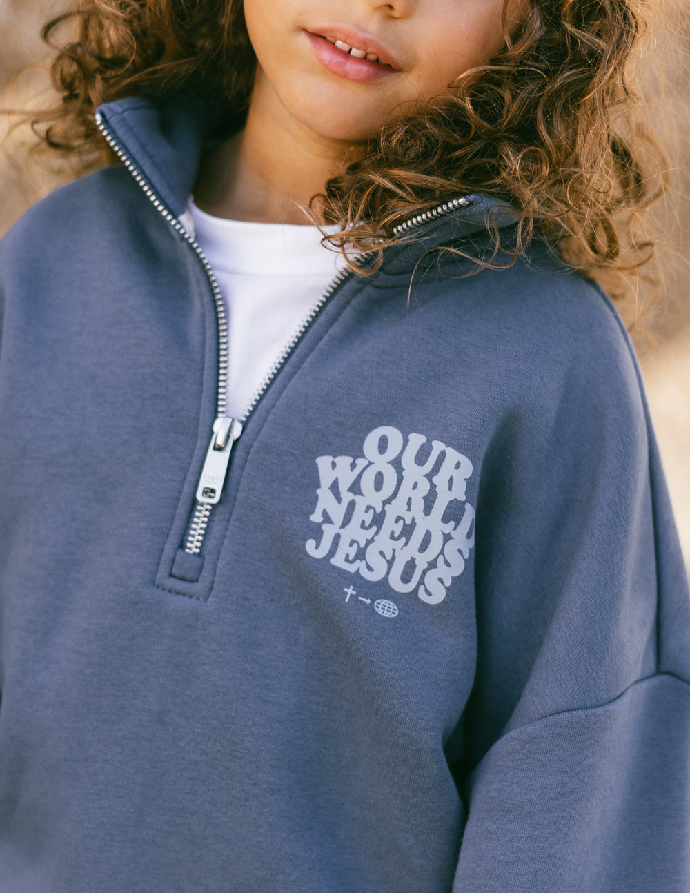 Kids half-zip sweatshirt in dark blue with quarter-zip placket and front logo