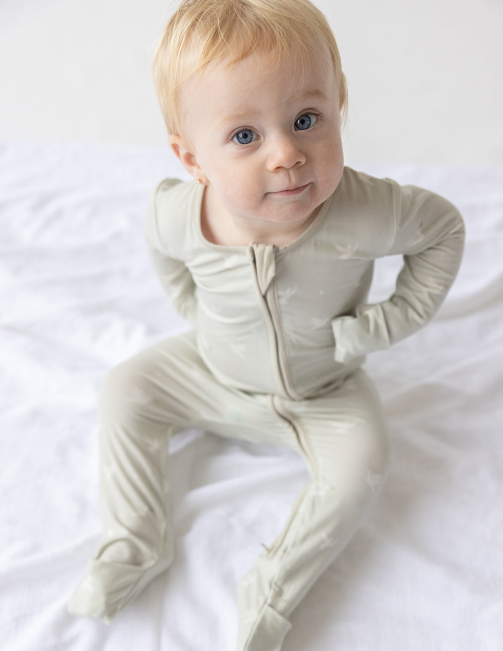 Bamboo footed onesie with front zipper, light cream, long sleeves and legs
